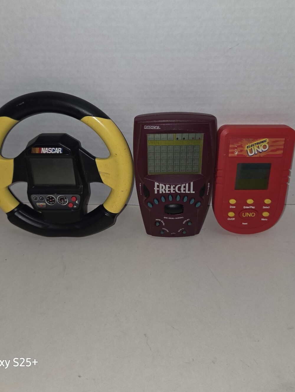 3 Vintage Handheld Electronic game Lot Nascar, Uno And Freecell - Radica